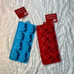 2 Cute NWT Holiday Ice Trays/Molds Penguins and Candy Canes